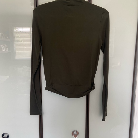 Olive green twist long sleeve butter-smooth material - Picture 4 of 4